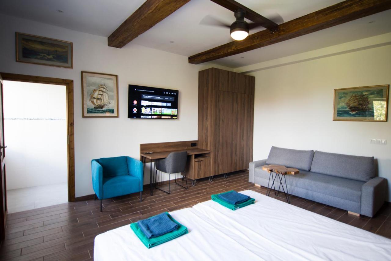 Luxurio With Baths Privatunterkunft *