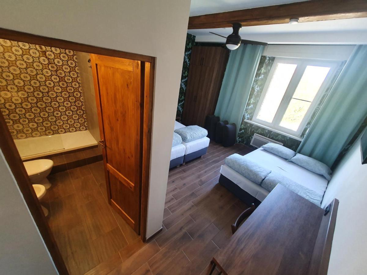 Luxurio With Baths Privatunterkunft