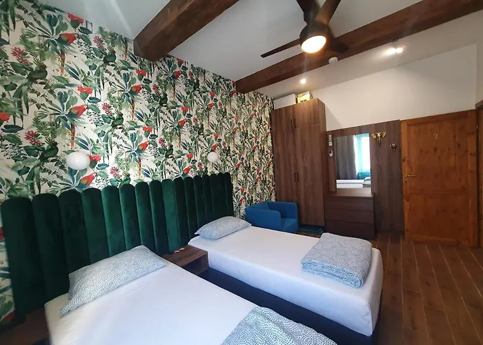 Luxurio Rooms With Baths