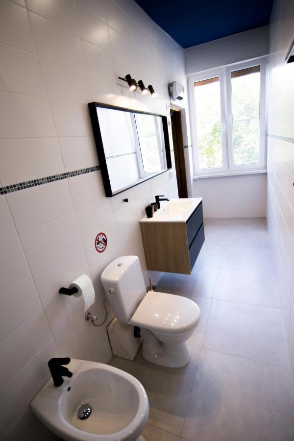 Luxurio With Baths
